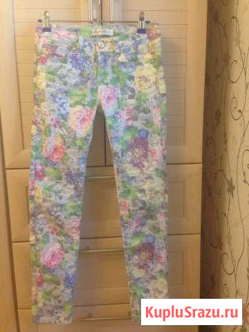 Джинсы с цветным принтом Мытищи - изображение 1