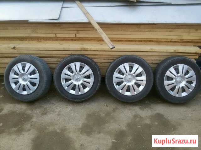 Продам комплект летних колес с колпаками ниссан Арсеньев - изображение 1