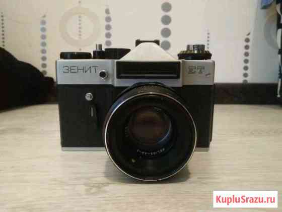 Фотоаппараты:Зенит ET и Polaroid Красногорск