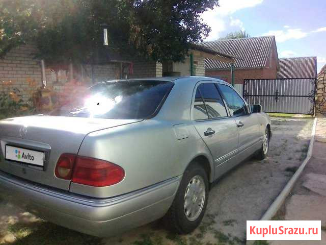Mercedes-Benz E-класс 2.4 МТ, 1998, седан Бутурлиновка - изображение 1