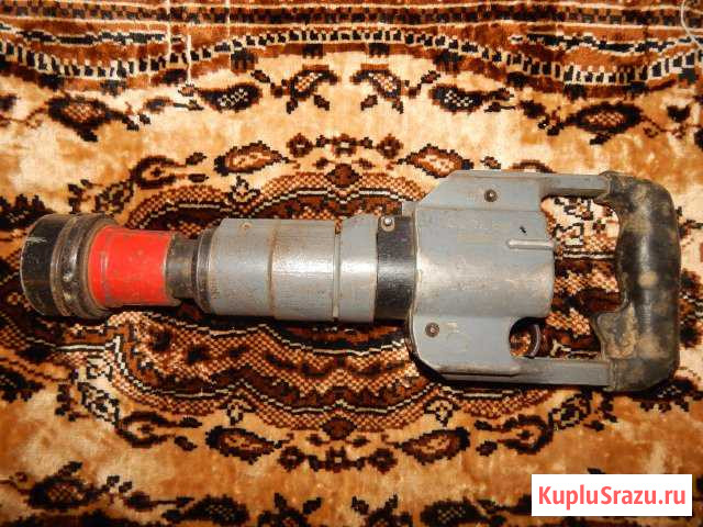 Продам монтажный пистолет Молочный - изображение 1