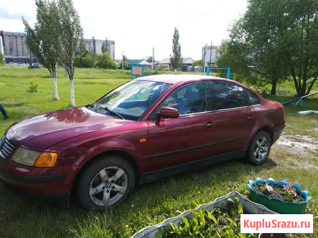 Volkswagen Passat 1.6 МТ, 1997, седан Кормиловка - изображение 1