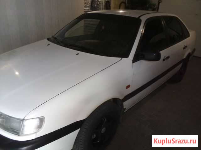 Volkswagen Passat 1.8 МТ, 1994, седан Антиповка - изображение 1