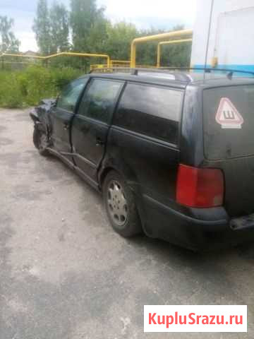 Volkswagen Passat 1.8 МТ, 1998, универсал, битый Фурманов - изображение 1