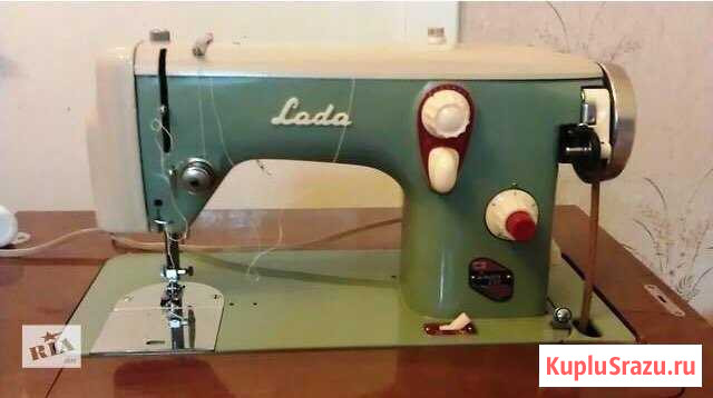 Швейная машинка Лада с тумбочкой Самара - изображение 1