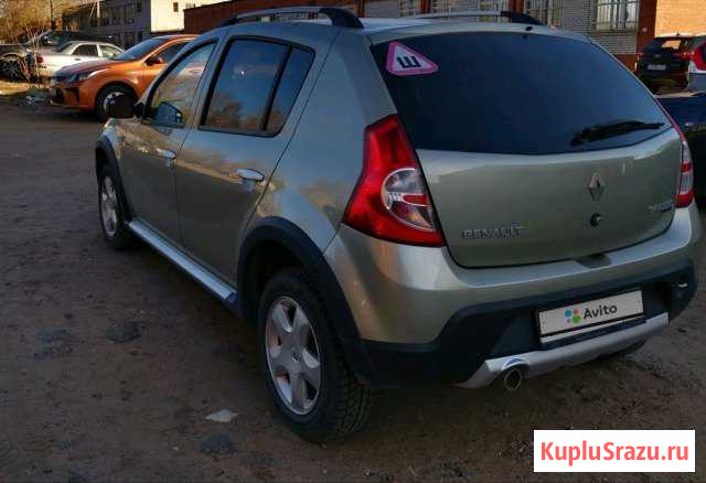 Renault Sandero Stepway 1.6 МТ, 2013, хетчбэк, битый Сосновый Бор - изображение 1