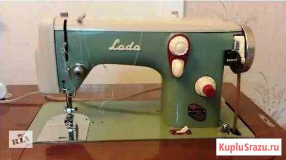Швейная машинка Лада с тумбочкой Самара