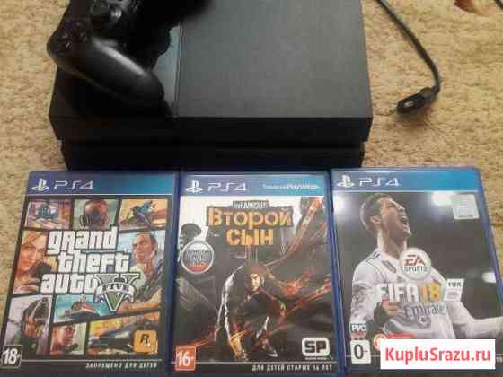 Продам приставку SonyPs4+ три игры. Торг Старый Оскол
