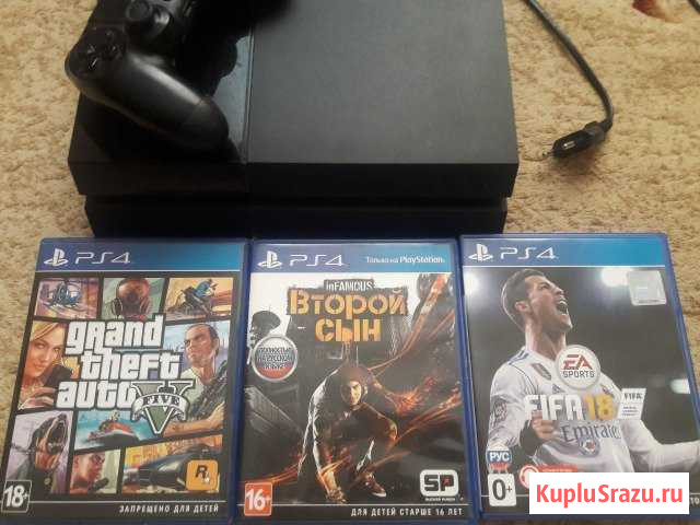 Продам приставку SonyPs4+ три игры. Торг Старый Оскол - изображение 1