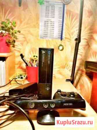 Чипованный XBox 360 E 1000Gb Kinect и 2 геймпада Челябинск