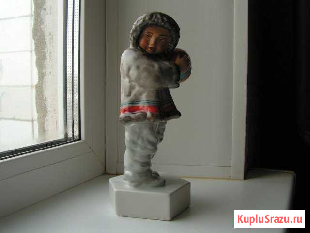 Статуэтка - Мальчик Чукча с мячиком Л.Ф.З Красногорск - изображение 1