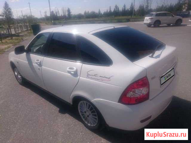 LADA Priora 1.6 МТ, 2011, битый, 141 900 км Новый Уренгой - изображение 1