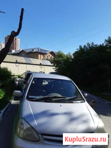 Toyota Platz 1.0 AT, 2005, битый, 68 000 км Новосибирск - изображение 1