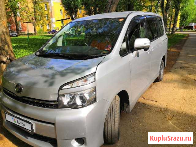 Toyota Voxy 2.0 CVT, 2013, 107 000 км Глазов - изображение 1