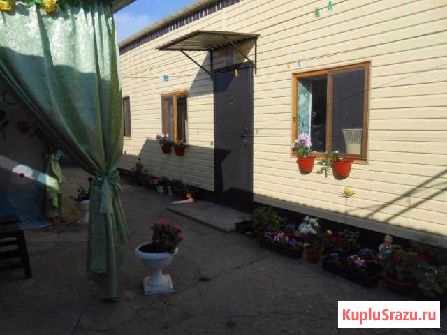 Комната 25 м² в 2-ком. кв., 1/1 эт. в аренду посуточно в Ейске Ейск - изображение 1