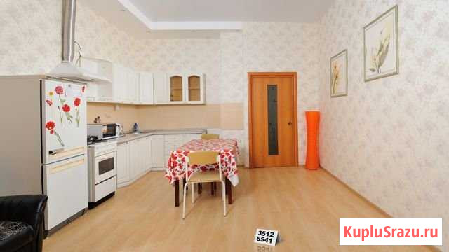 2-комнатная квартира, 50 м², 1/10 эт. в аренду посуточно в Омске Омск - изображение 1