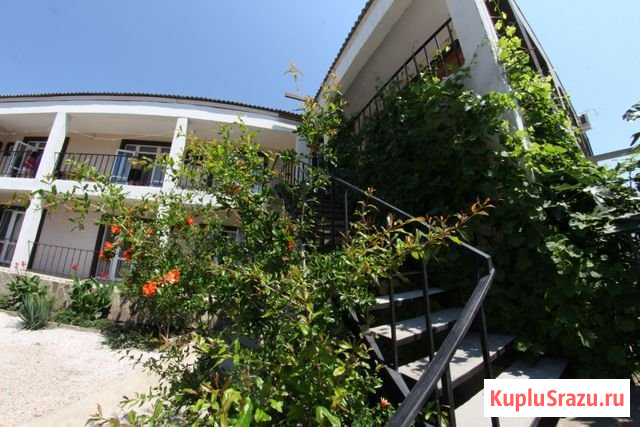 Комната 12 м² в 8-ком. кв., 1/2 эт. в аренду посуточно в Судаке Судак - изображение 2