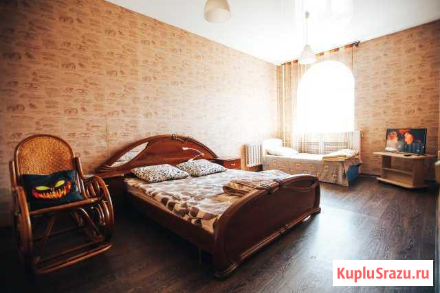 3-комнатная квартира, 99 м², 3/3 эт. в аренду посуточно в Воткинске Воткинск - изображение 1