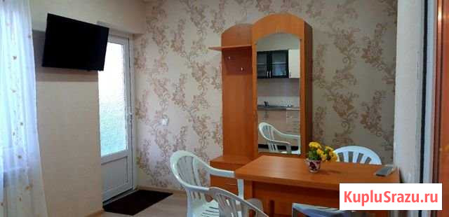 Комната 25 м² в 2-ком. кв., 1/1 эт. в аренду посуточно в Черноморском Республики Крым Черноморское - изображение 1