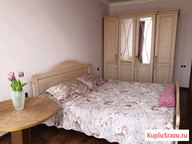 3-комнатная квартира, 108 м², 4/5 эт. в аренду на длительный срок во Владикавказе Владикавказ - изображение 1