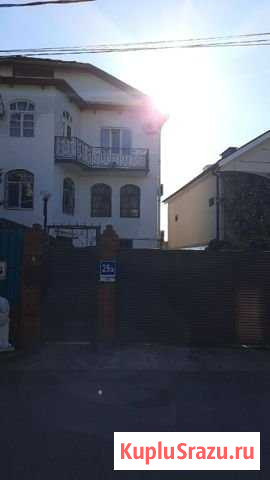 Комната 15 м² в 5-ком. кв., 2/4 эт. в аренду посуточно в Сочи Сочи - изображение 1