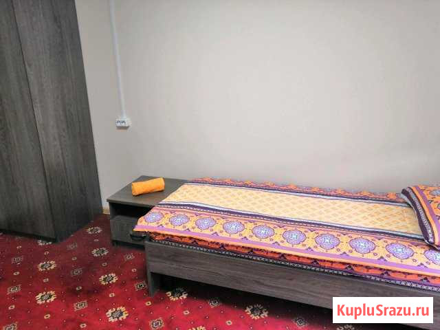 Комната 10 м² в > 9-ком. кв., 2/2 эт. в аренду посуточно в Красноярске Красноярск - изображение 2