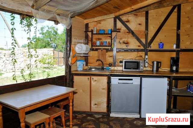 Комната 16 м² в 1-ком. кв., 1/1 эт. в аренду посуточно в Черноморском Республики Крым Черноморское - изображение 2