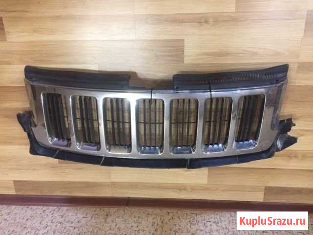 Решётка радиатора Jeep Grand Cherokee (WK2) 2011 г Североморск - изображение 1