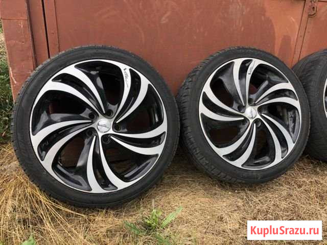 235/40/R19 Томск - изображение 1