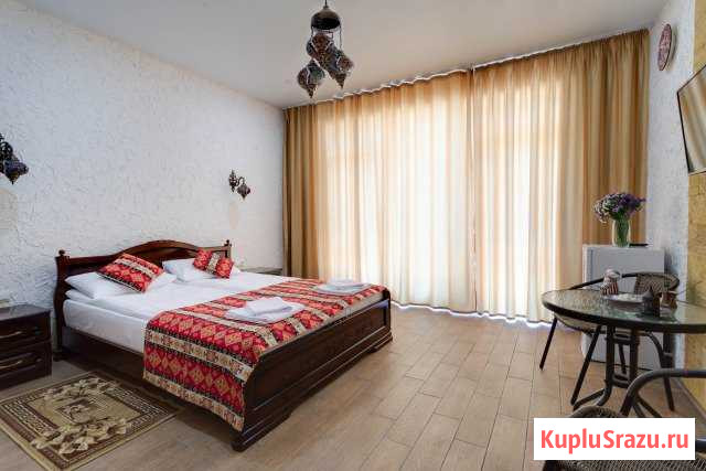 Комната 23 м² в > 9-ком. кв., 1/2 эт. в аренду посуточно в Евпатории Евпатория - изображение 1
