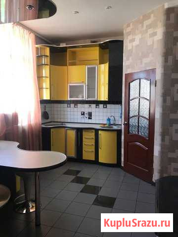 1-комнатная квартира, 35 м², 4/5 эт. в аренду посуточно в Омске Омск - изображение 1