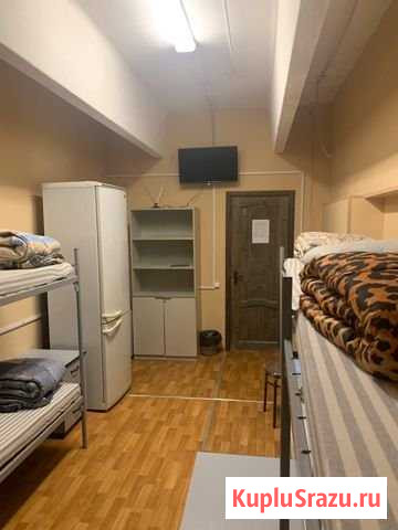 Комната 14 м² в 7-ком. кв., 1/5 эт. в аренду посуточно в Москве Москва - изображение 1
