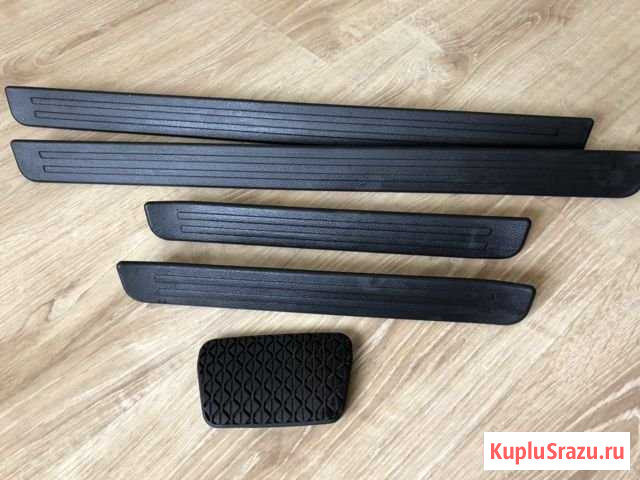 Продаются оригинальные накладки на пороги для Mazd Красногорск - изображение 1
