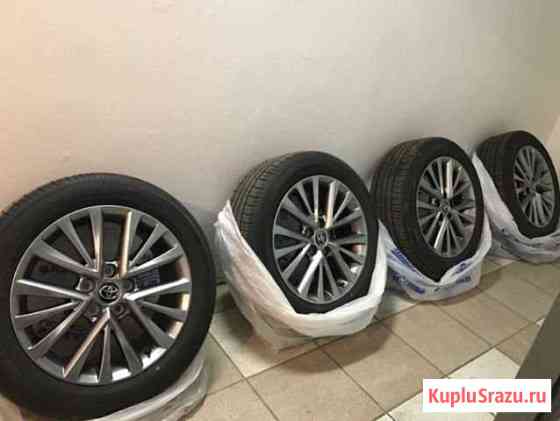 Красивые колеса для Toyota Camry R17 Большой Камень