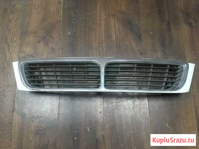 Решетка радиатора Nissan Bluebird U14 Каменск-Уральский - изображение 1