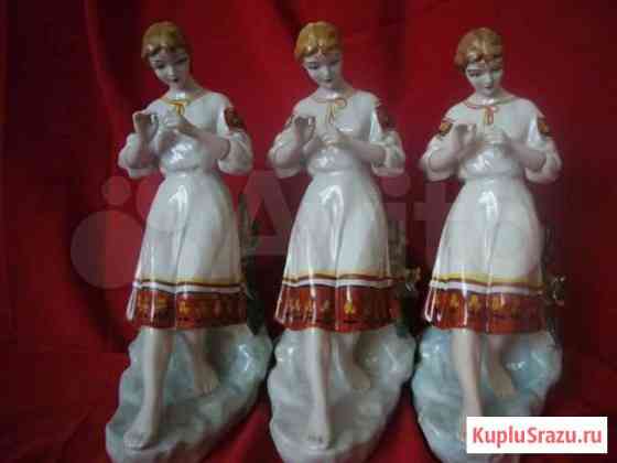 Фарфоровая статуэтка Любит не любит, гадальщица Красногорск