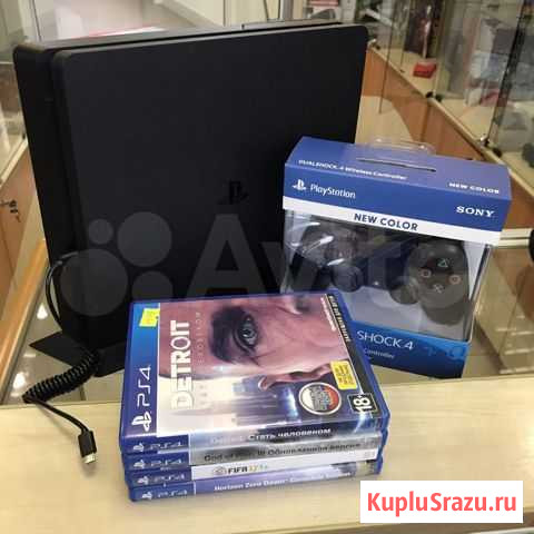 PS4 500гб+1 джой+4 игры Петропавловск-Камчатский - изображение 1
