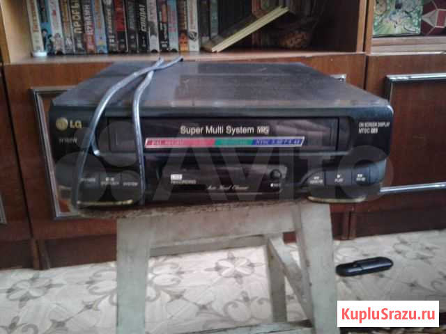 Продам VHS видеомагнитофон + кассеты с фильмами Поспелиха - изображение 1