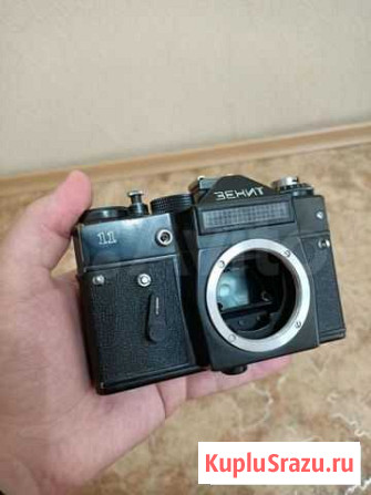 Плёночный фотоаппарат Зенит 11 с дефектом Омск - изображение 1