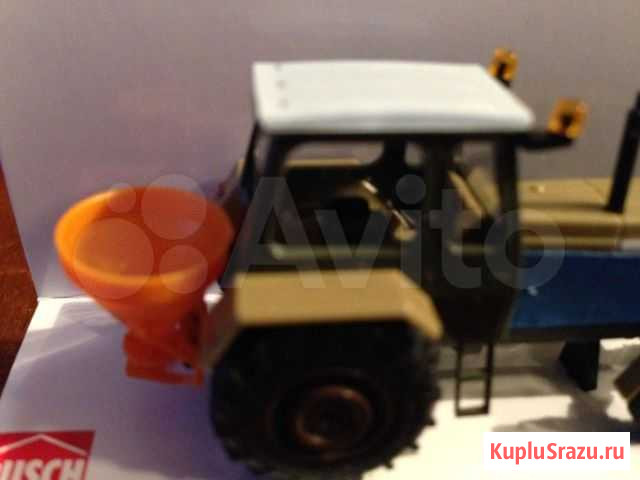 Трактор от Bush в масштабе 1/87 Санкт-Петербург - изображение 1