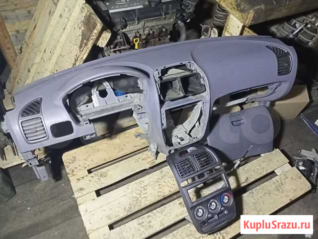 Торпеда и салонный пластик Hyundai Accent Акцент Вельск - изображение 1