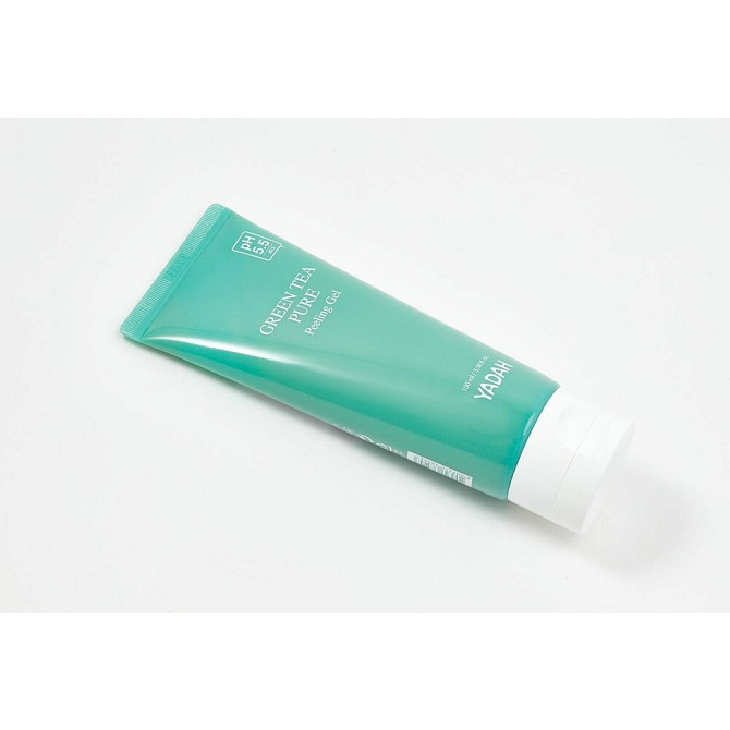Гель-скраб с зеленым чаем для лица YADAH "GREEN TEA PURE Peeling Gel"  - изображение 3