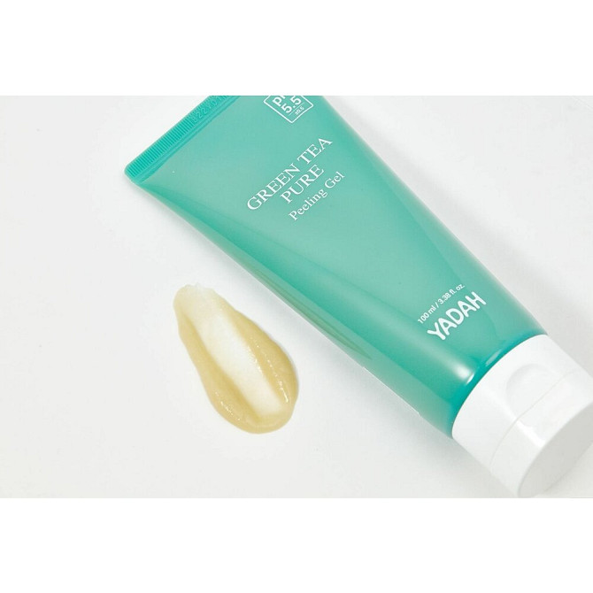 Гель-скраб с зеленым чаем для лица YADAH "GREEN TEA PURE Peeling Gel"  - изображение 1