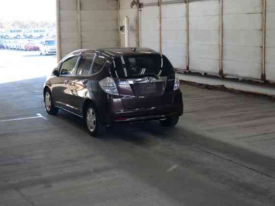 Хэтчбек гибрид Honda Fit Hybrid кузов GP1 модификация Hybrid 10TH Anniversary Москва