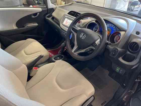 Хэтчбек гибрид Honda Fit Hybrid кузов GP1 модификация Hybrid 10TH Anniversary Москва