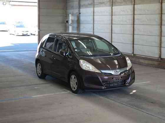 Хэтчбек гибрид Honda Fit Hybrid кузов GP1 модификация Hybrid 10TH Anniversary Москва