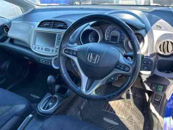 Хэтчбек гибрид Honda Fit Hybrid кузов GP1 модификация Hybrid Navi Premium Selection Москва