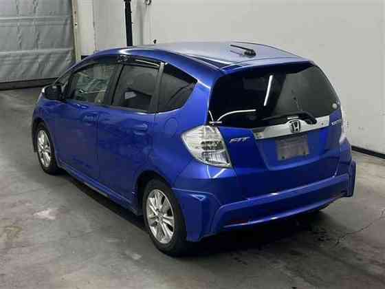 Хэтчбек гибрид Honda Fit Hybrid кузов GP1 модификация Hybrid Navi Premium Selection Москва