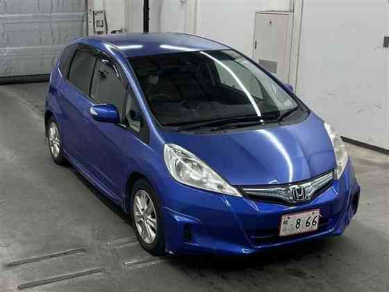Хэтчбек гибрид Honda Fit Hybrid кузов GP1 модификация Hybrid Navi Premium Selection Москва