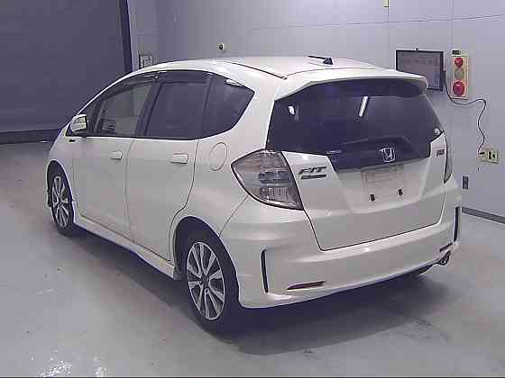 Хэтчбек Honda Fit кузов GE8 модификация 15RS 10th Anniversary Москва